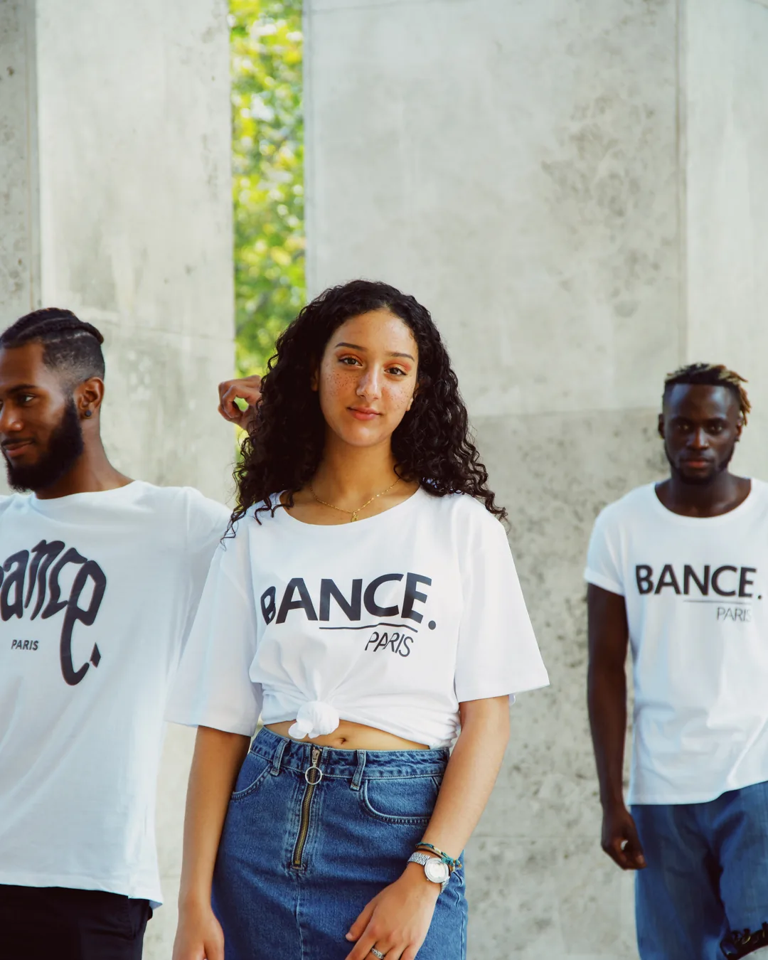 Bance Paris, 2018 : t-shirt Bance Paris noué, jupe en jean