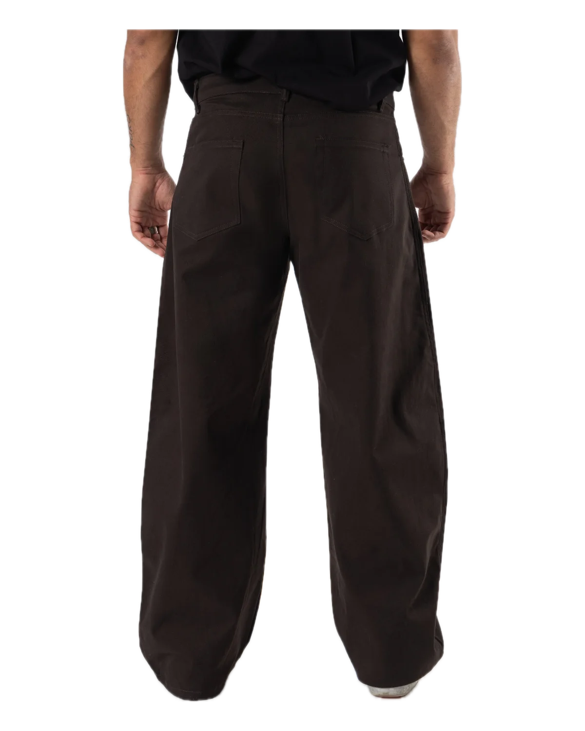 Pantalon balloon chocolat porté, de dos