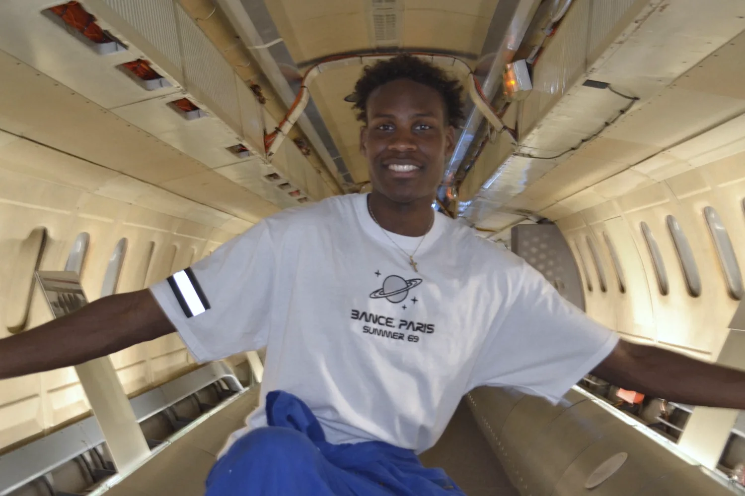 Summer 69, 2019 : t-shirt Bance Paris dans la carlingue d'un avion